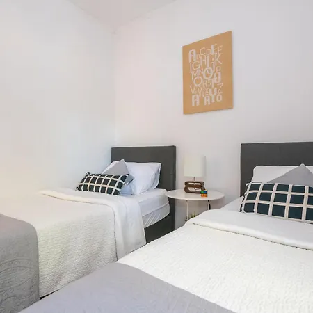 2 Bedroom Beautiful In Radovcici Srednji Radovcici