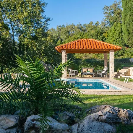 2 Bedroom Beautiful In Radovcici * Srednji Radovcici